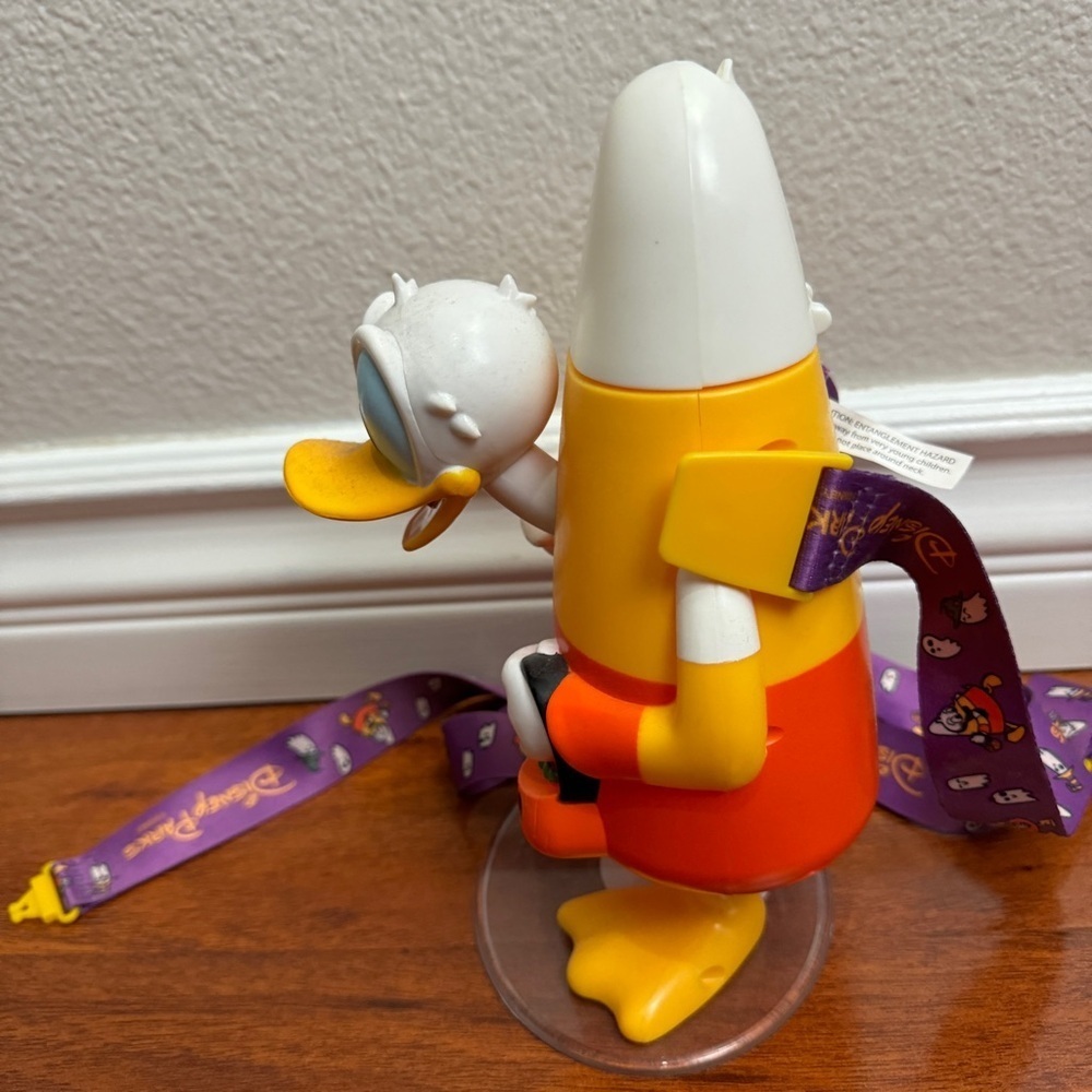 Disney Sipper 2022 Halloween Donald Duck Candy Corn - Picture 2 of 8